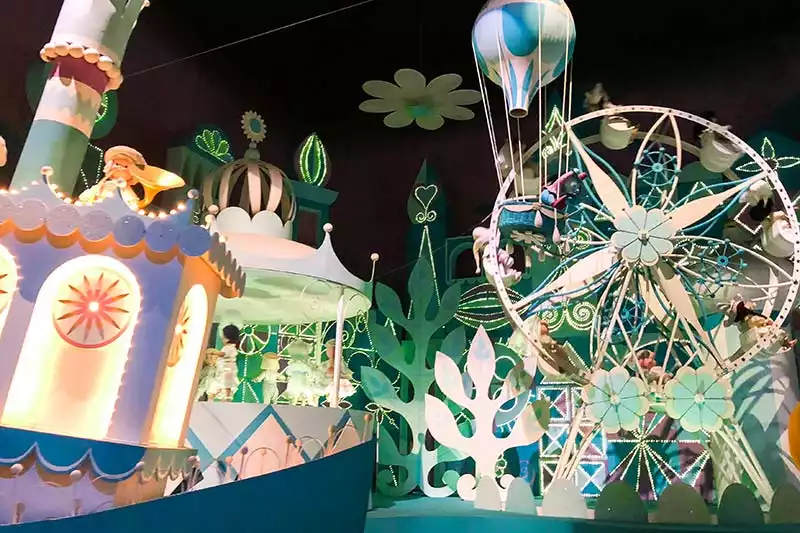 Walt Disney Magic Kingdom Small World Renkleri